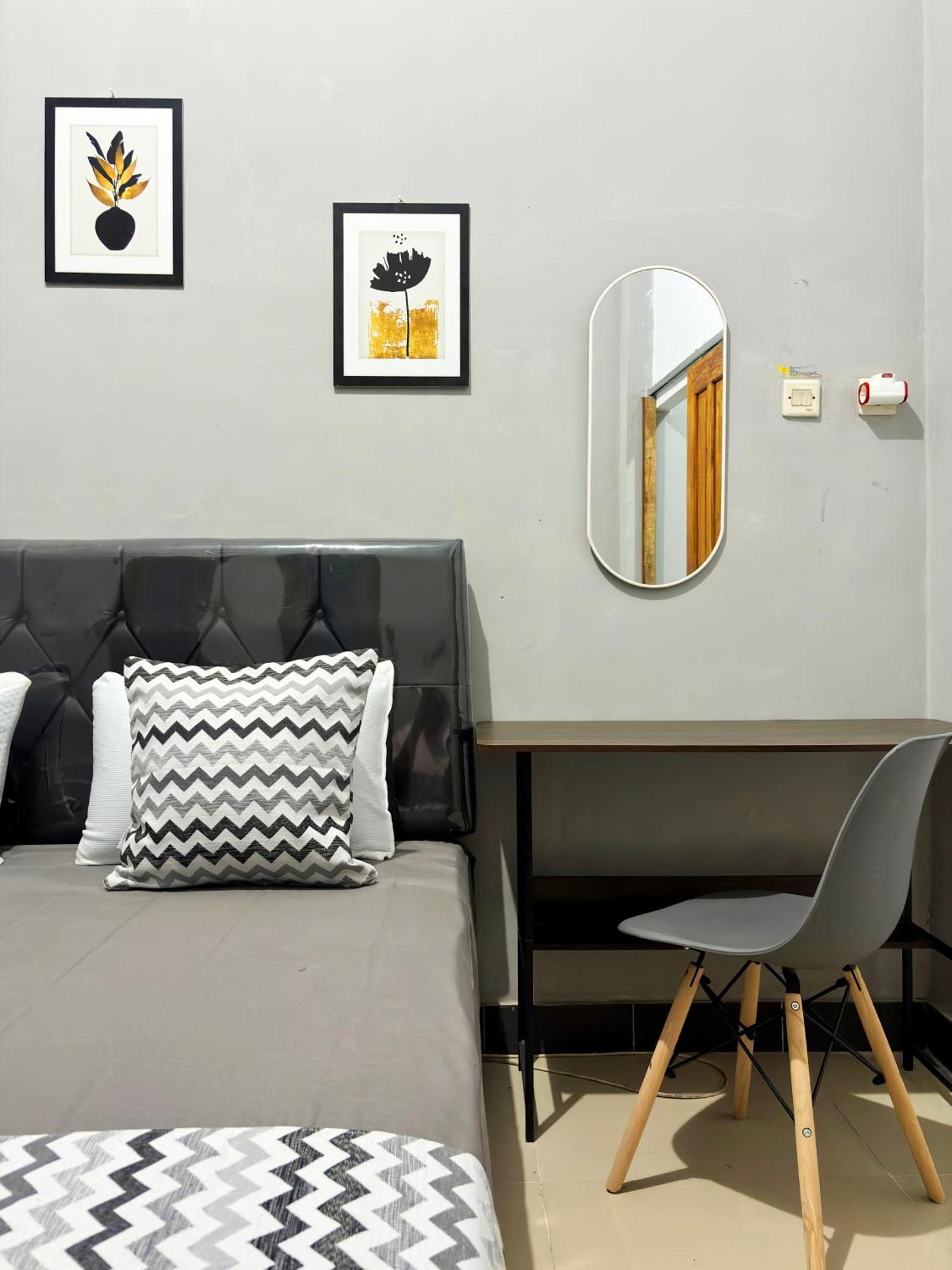 Jogja Day Inn Джокьякарта Экстерьер фото