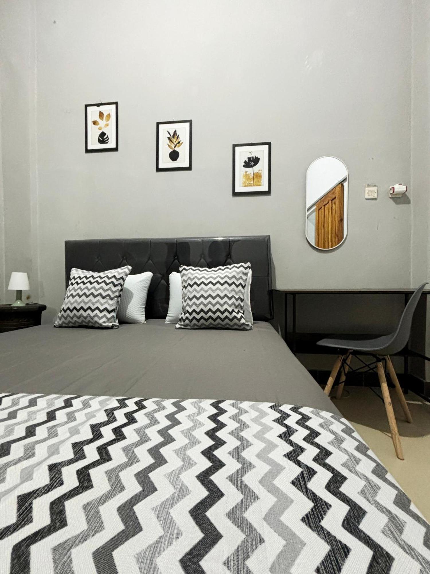 Jogja Day Inn Джокьякарта Экстерьер фото