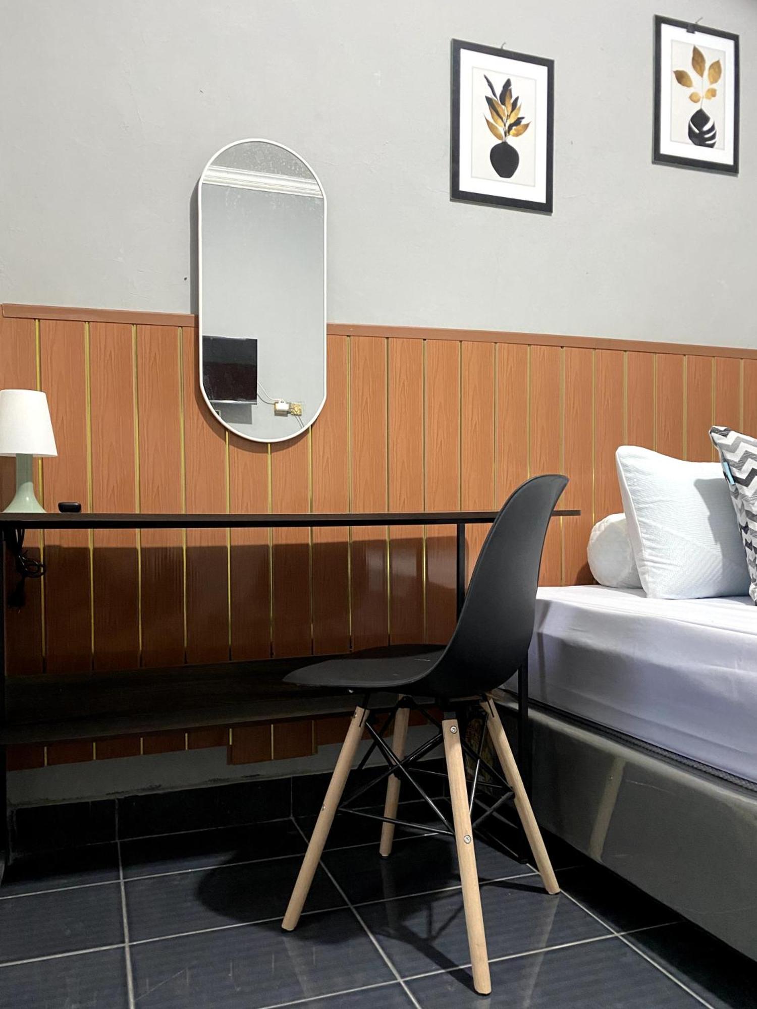 Jogja Day Inn Джокьякарта Экстерьер фото