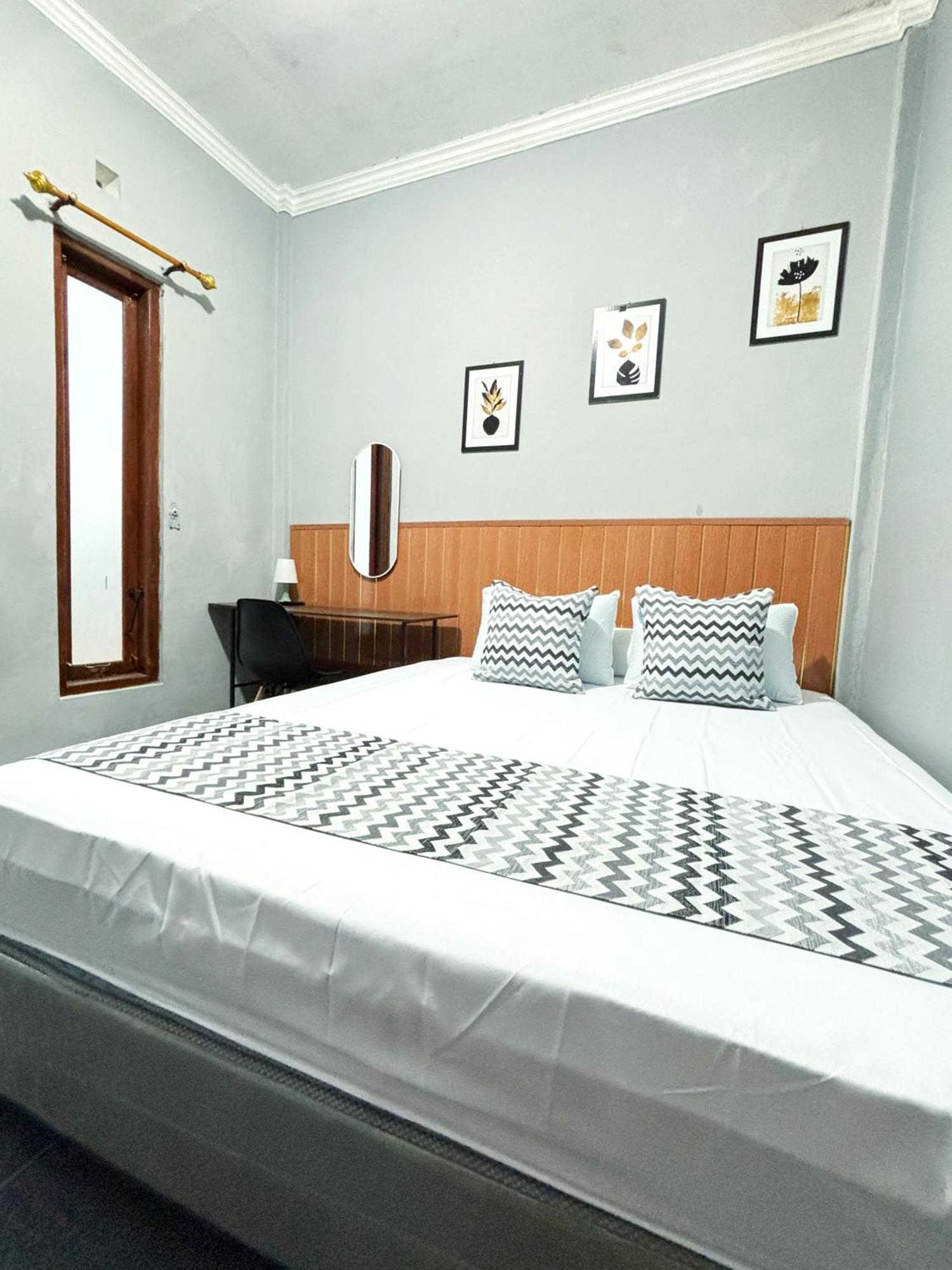 Jogja Day Inn Джокьякарта Экстерьер фото