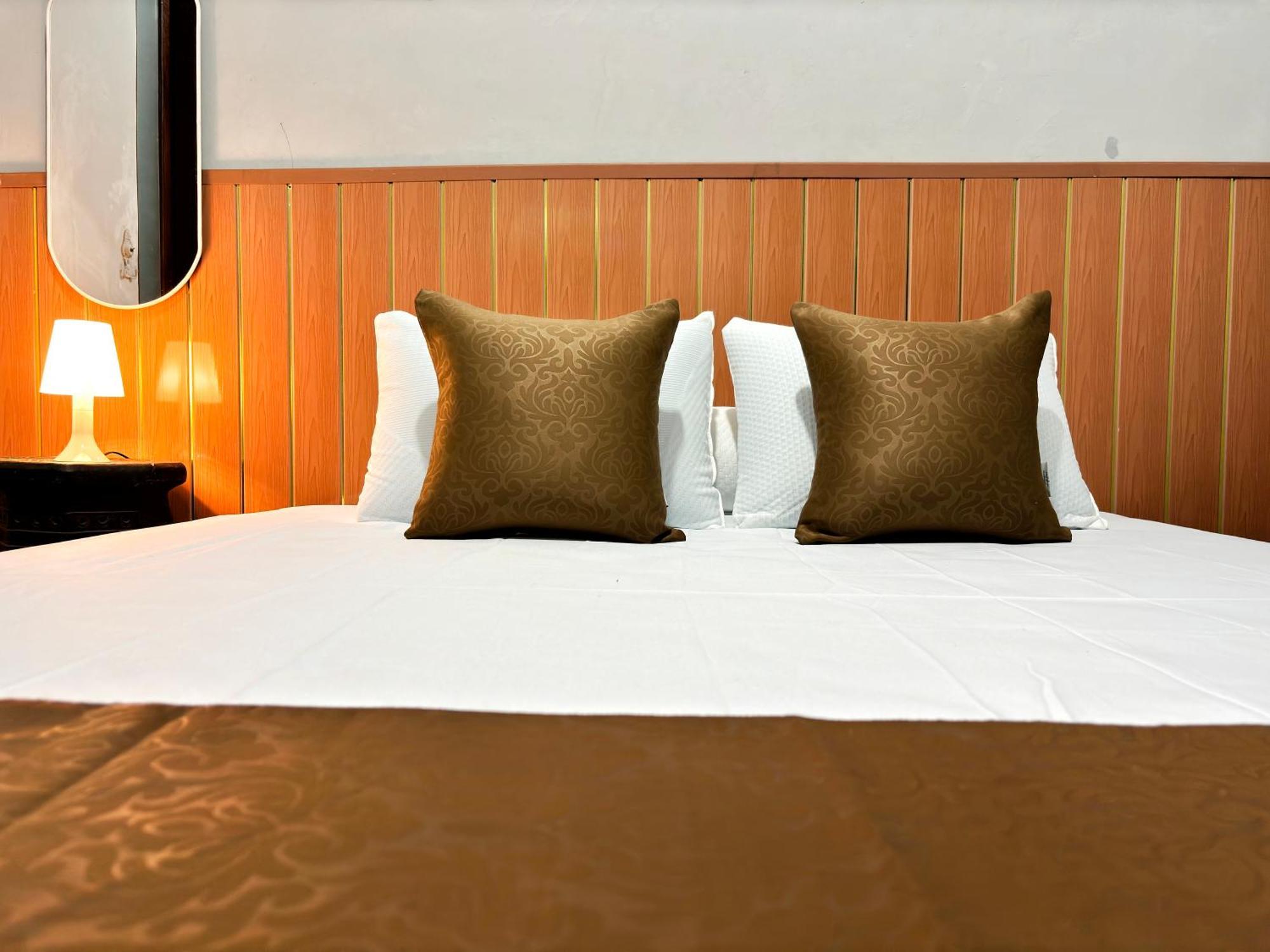 Jogja Day Inn Джокьякарта Экстерьер фото