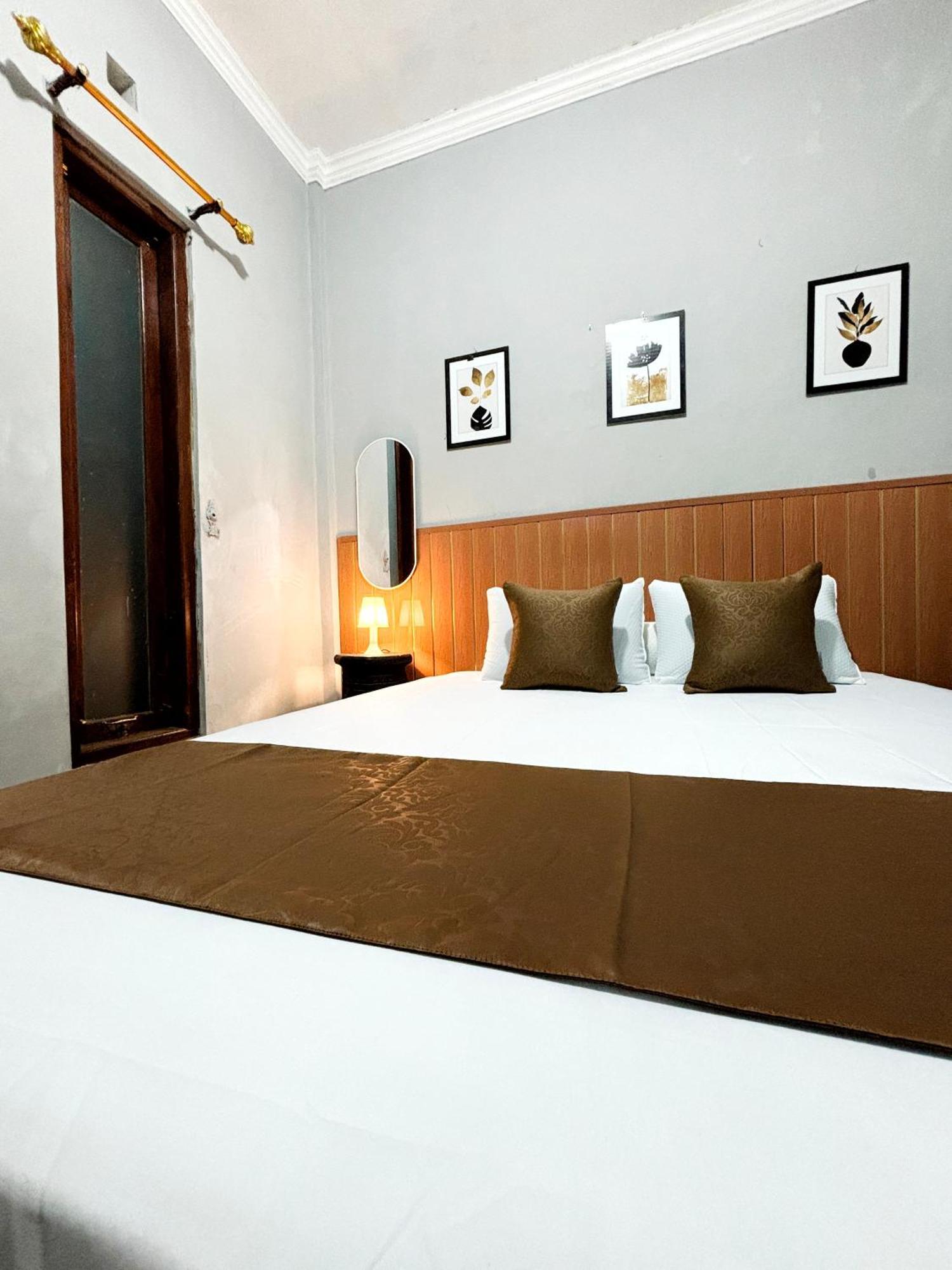 Jogja Day Inn Джокьякарта Экстерьер фото