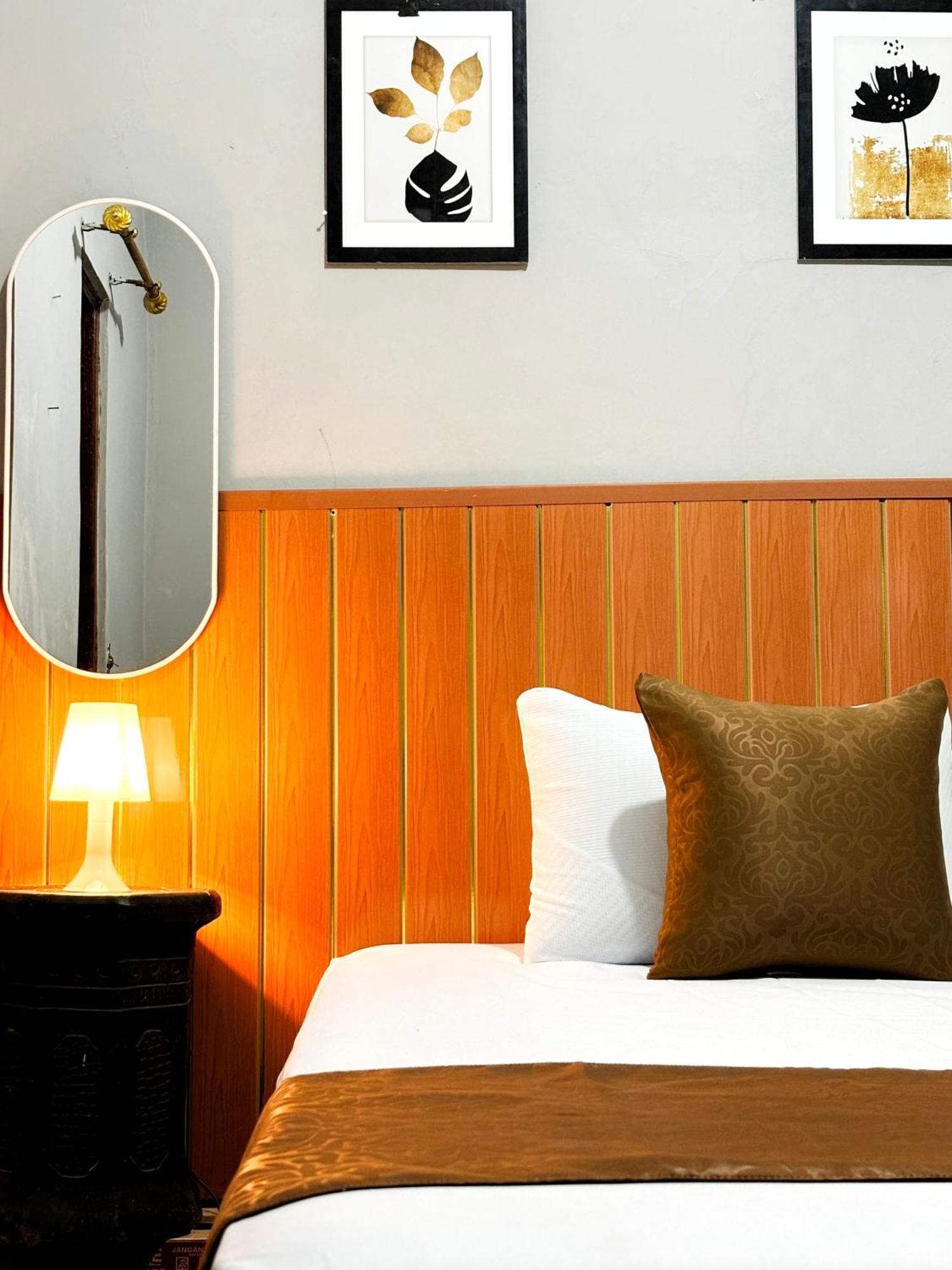 Jogja Day Inn Джокьякарта Экстерьер фото