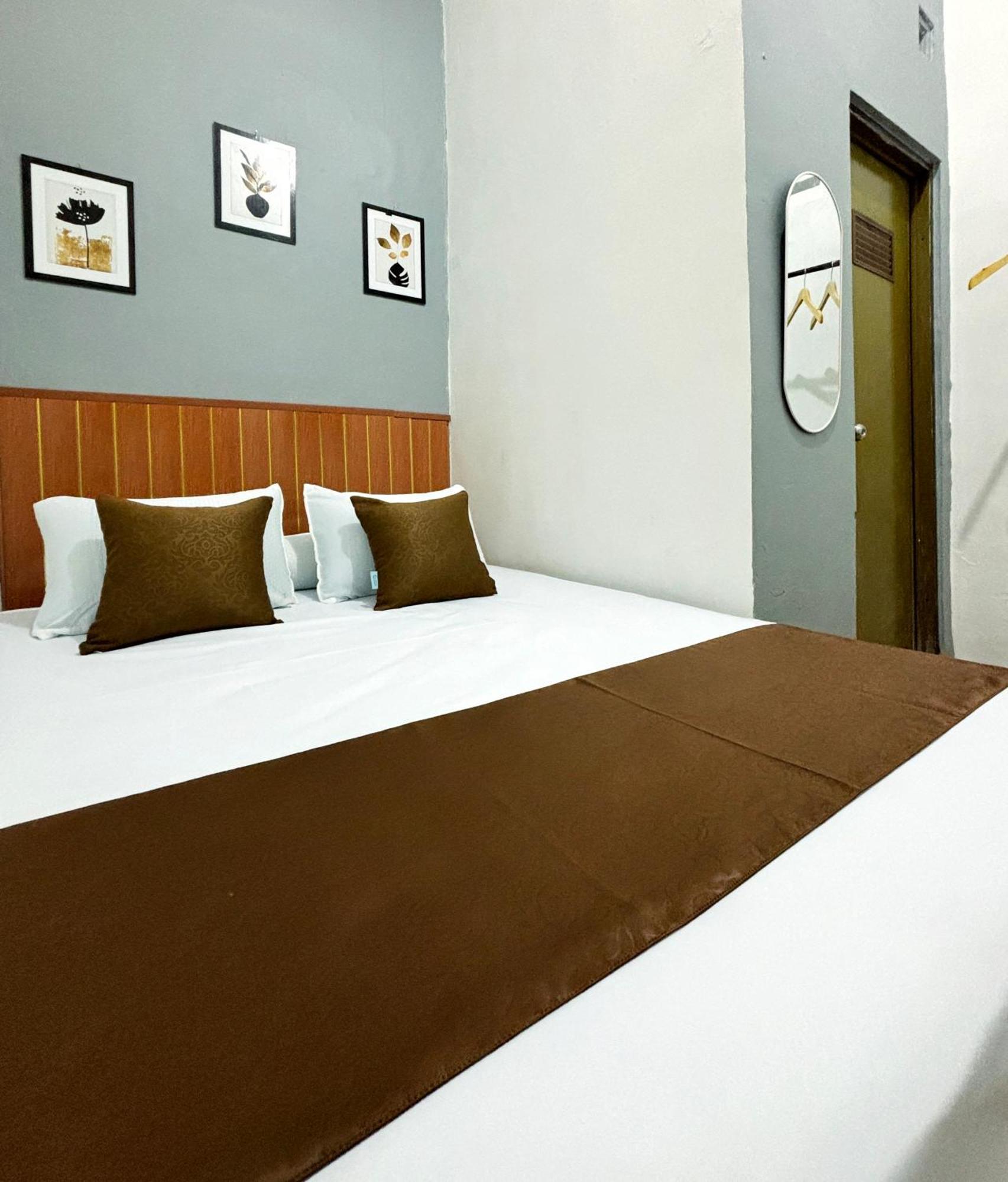 Jogja Day Inn Джокьякарта Экстерьер фото