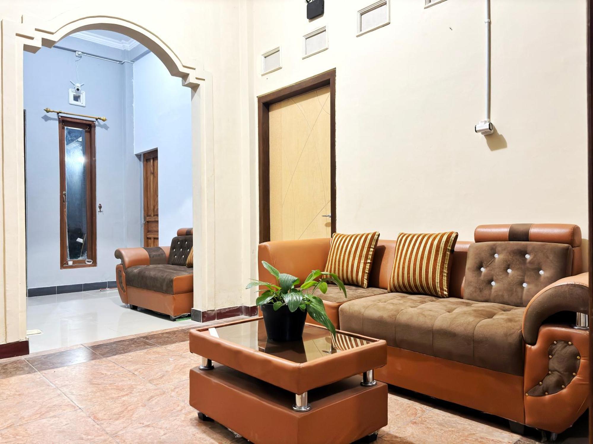 Jogja Day Inn Джокьякарта Экстерьер фото