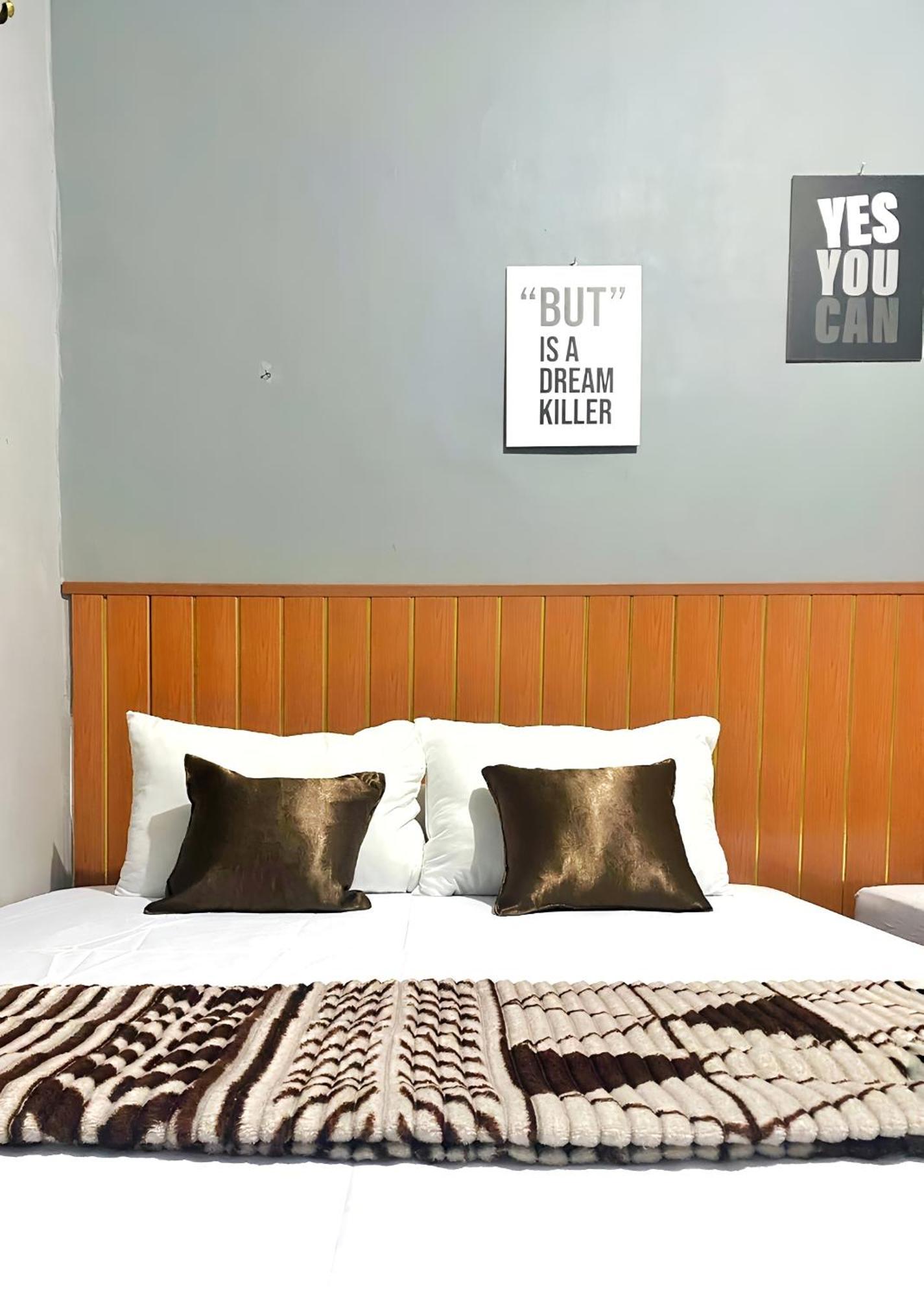 Jogja Day Inn Джокьякарта Экстерьер фото