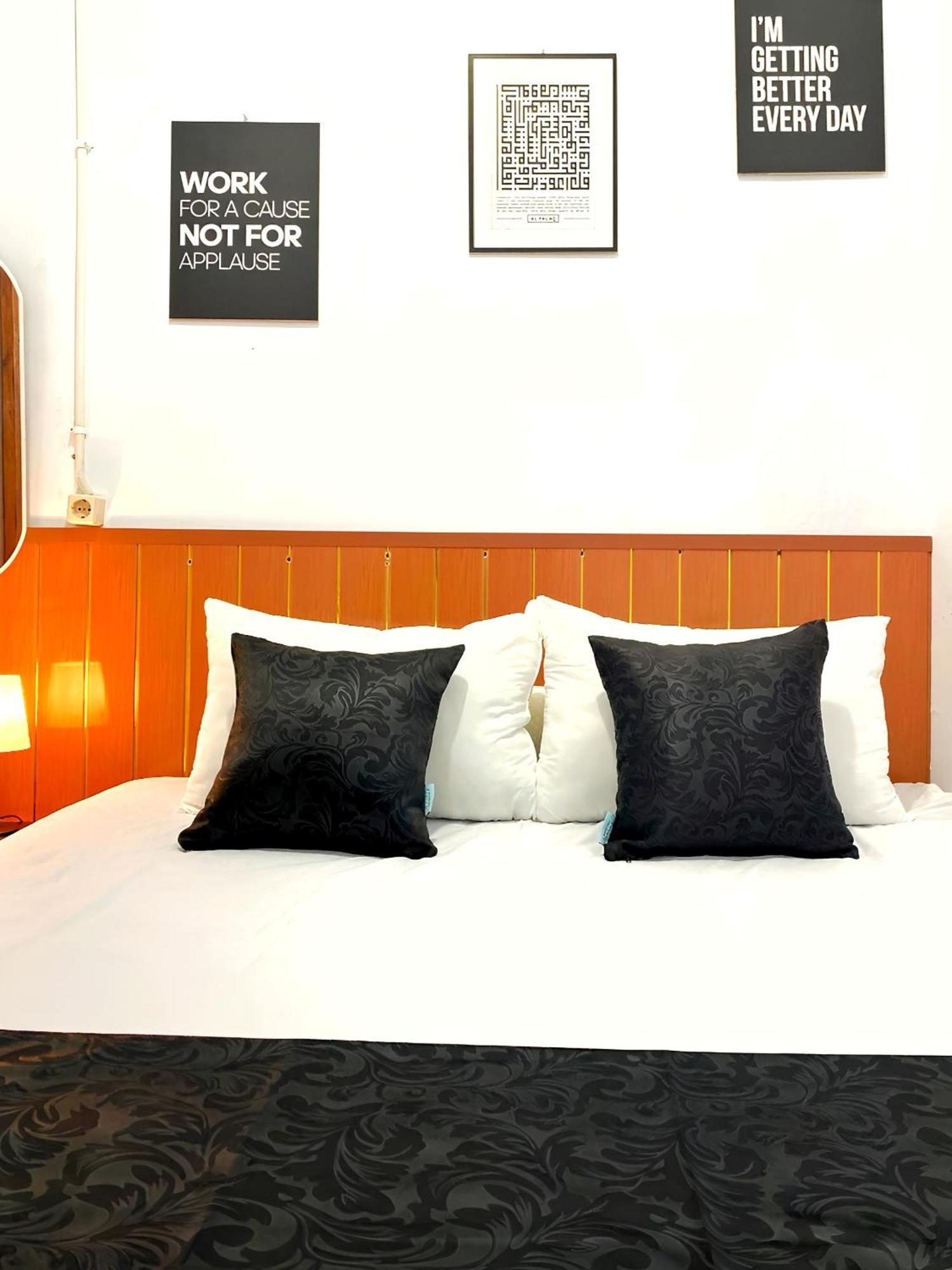 Jogja Day Inn Джокьякарта Экстерьер фото