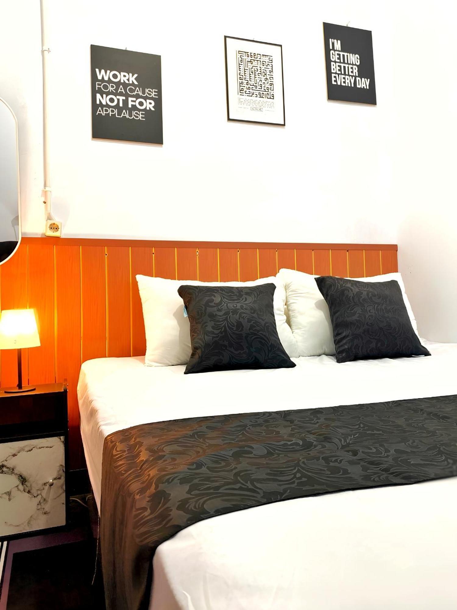 Jogja Day Inn Джокьякарта Экстерьер фото