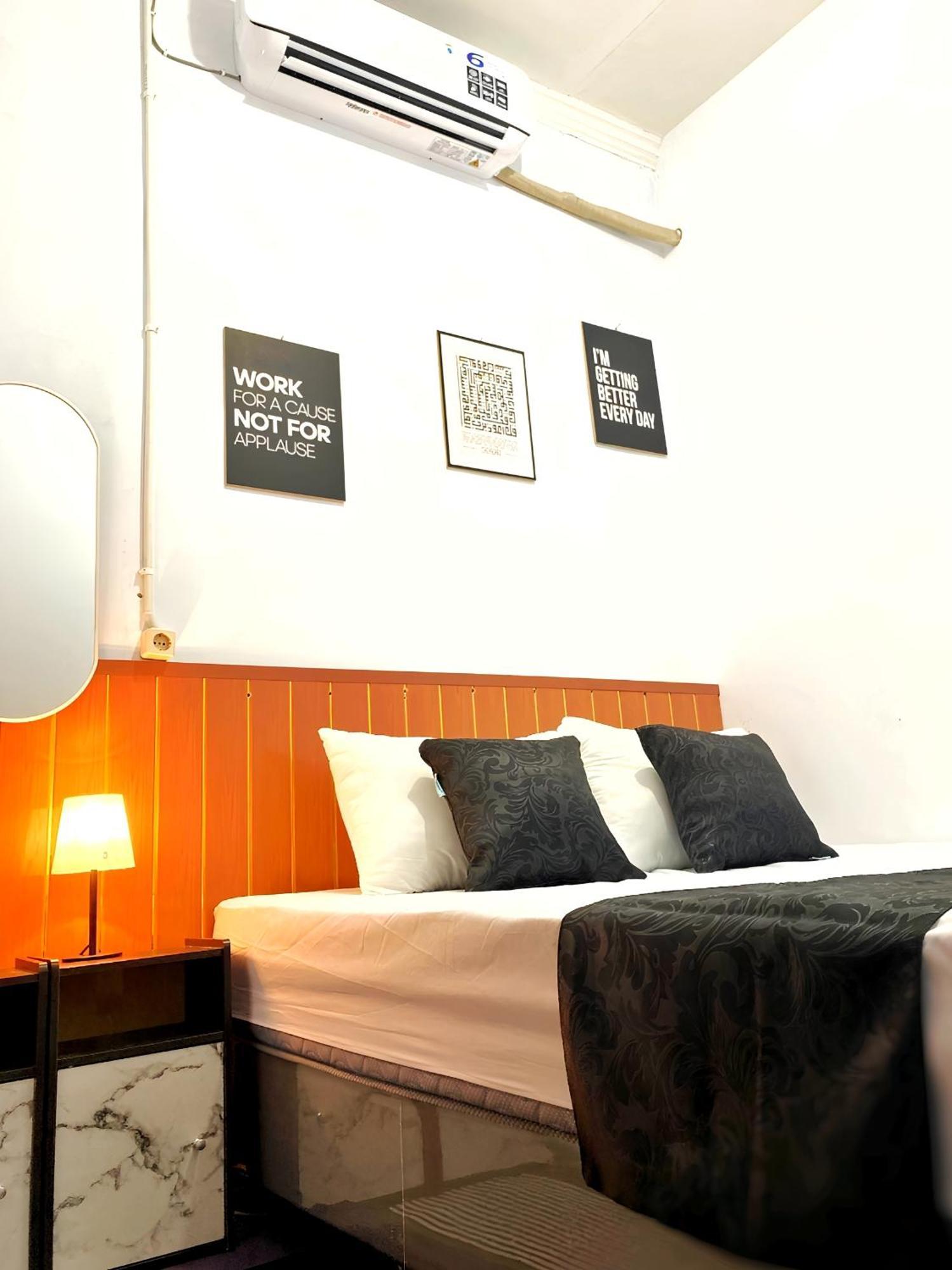 Jogja Day Inn Джокьякарта Экстерьер фото