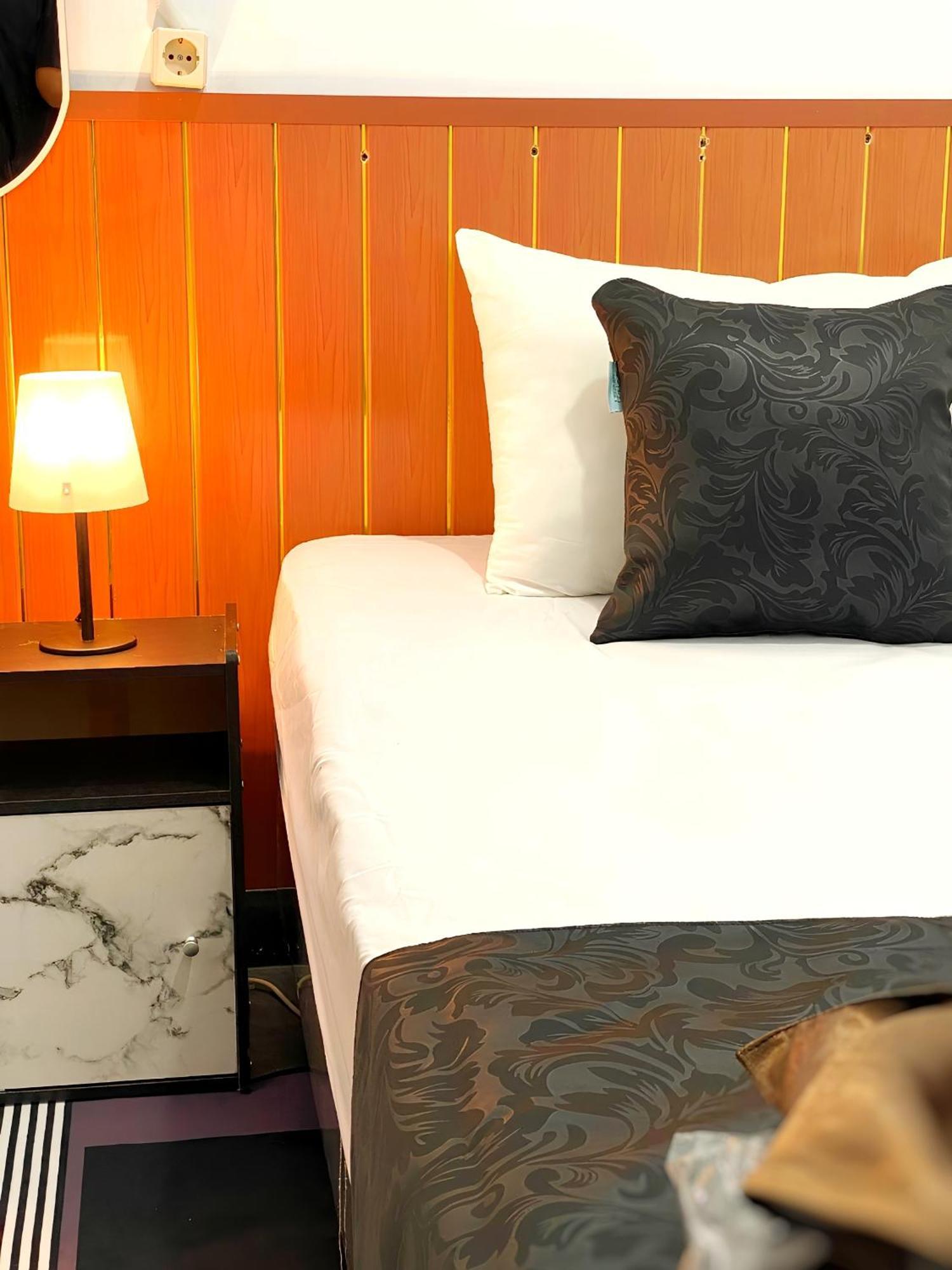 Jogja Day Inn Джокьякарта Экстерьер фото